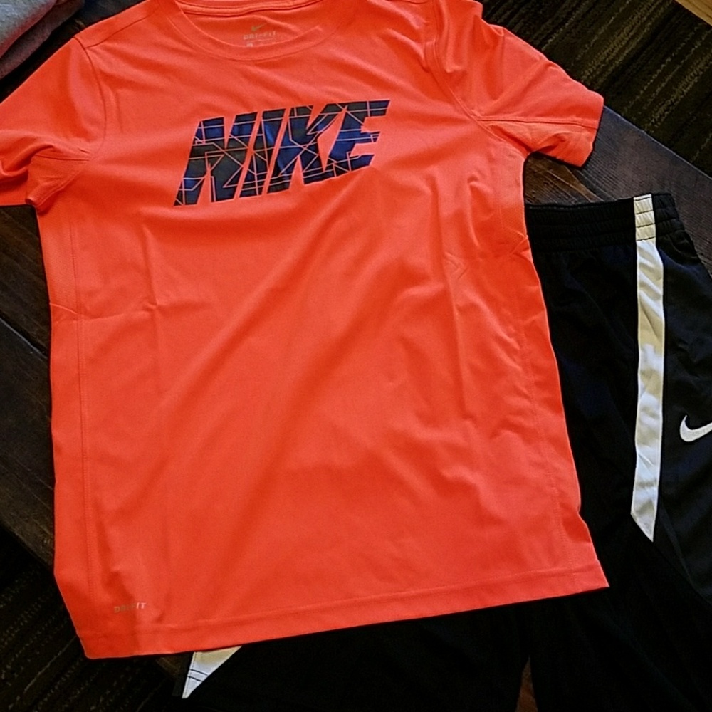 boys nike outfit shorts and t-shirt